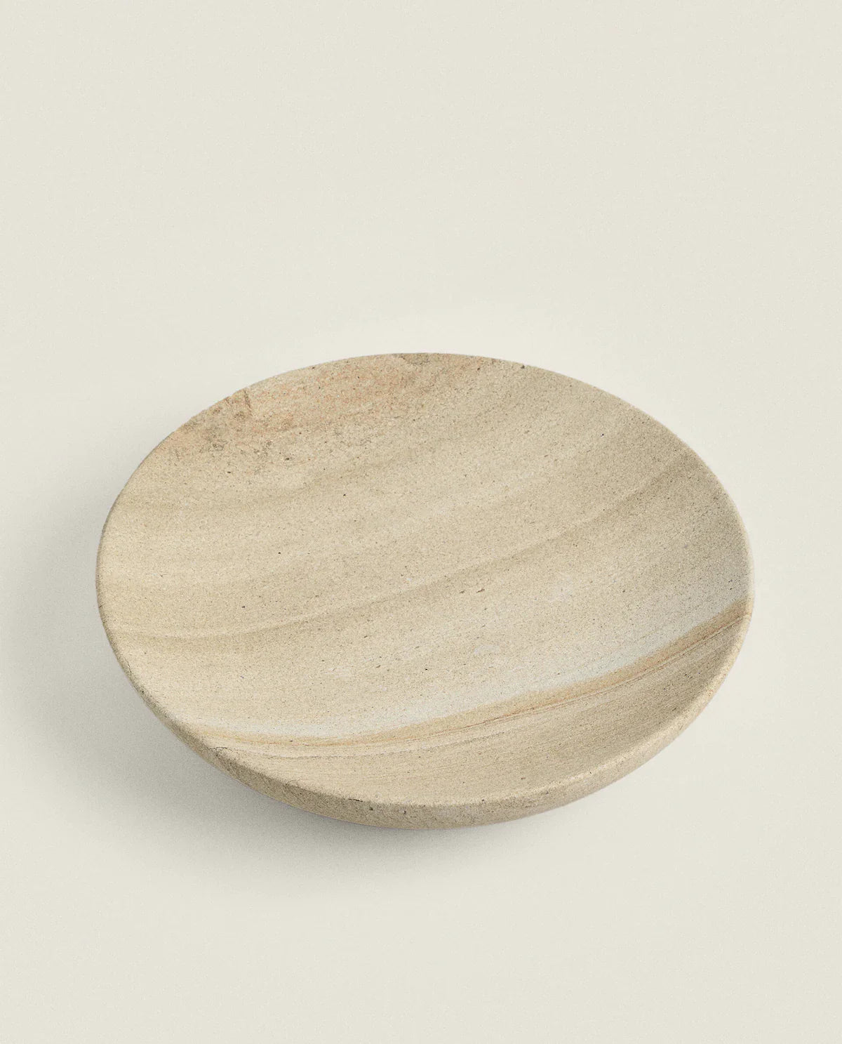 Closeup of the top of a beige bowl