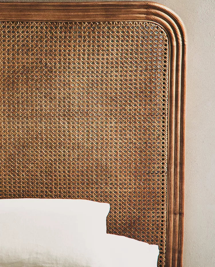 headboard with pillows