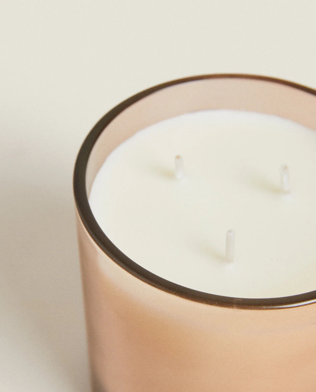 Closeup of the top of a wihte candle