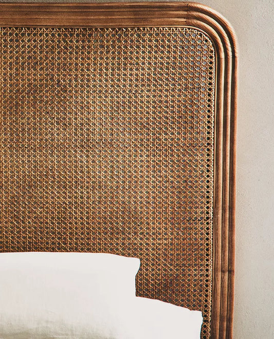 headboard with pillows